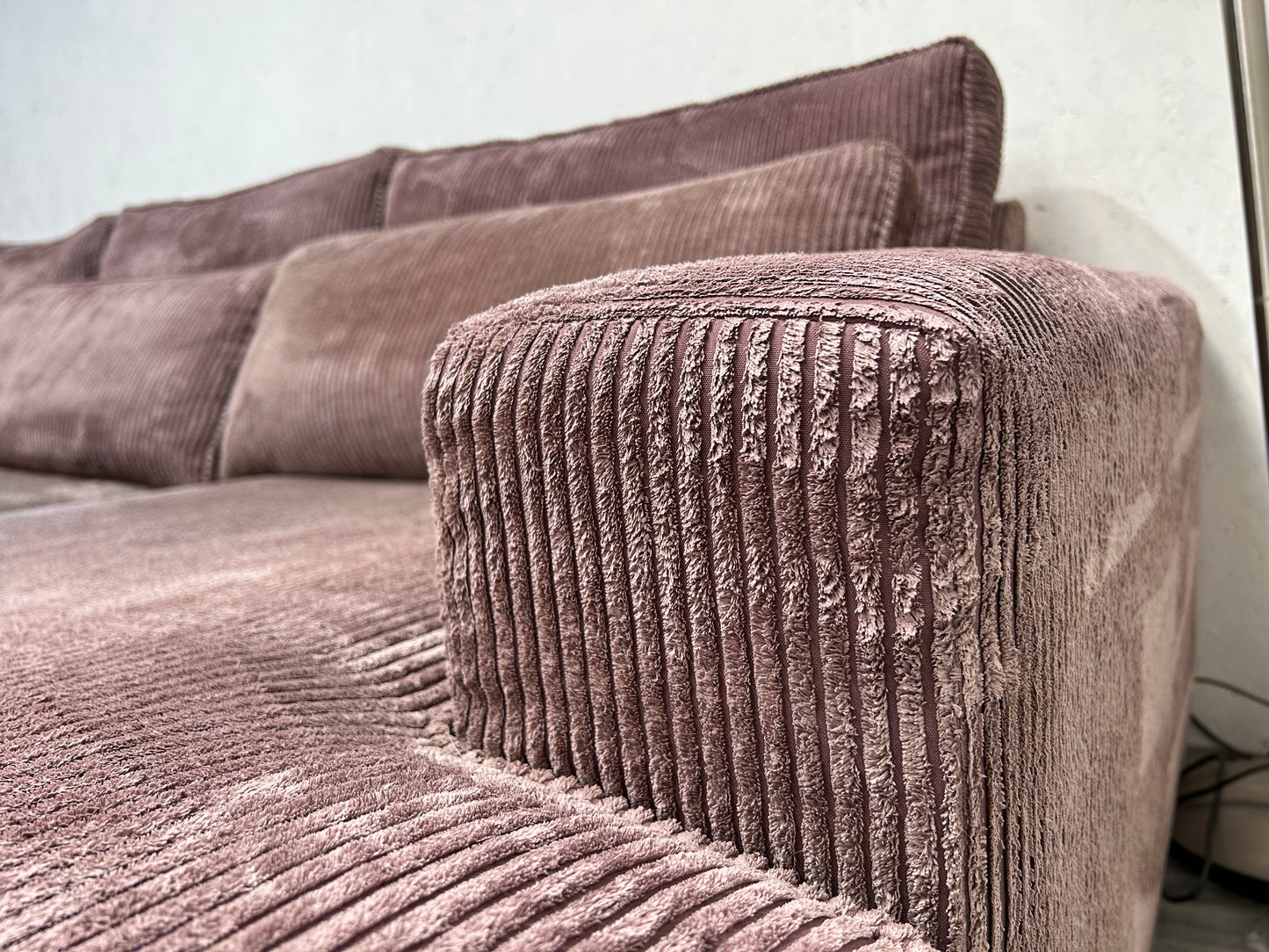 Roze Ribstof Hoekbank ~ Losse Kussens Met Afneembare Hoezen