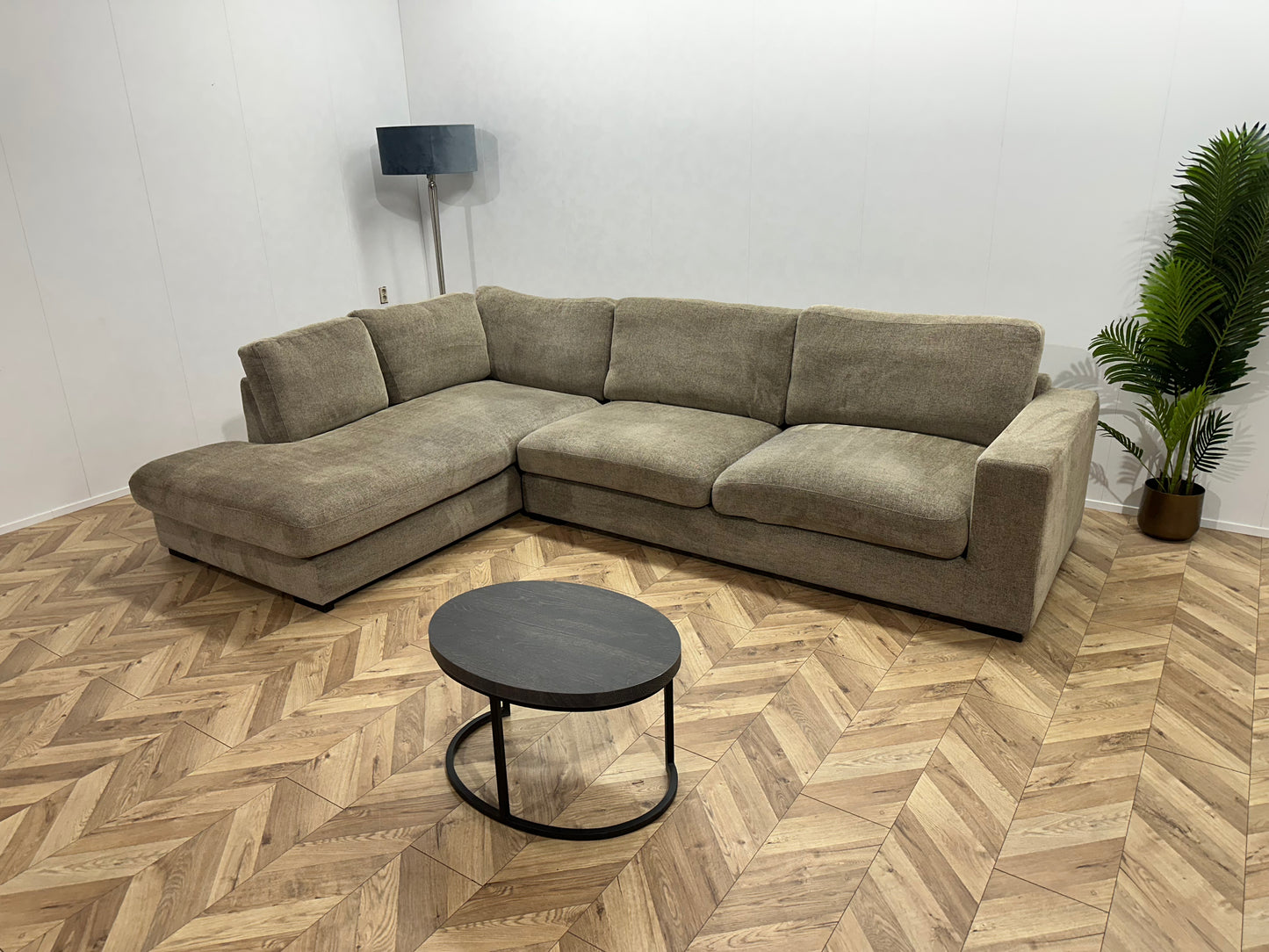 Ruime Beige Hoekbank ~ Losse Kussens Met Afneembare Hoezen
