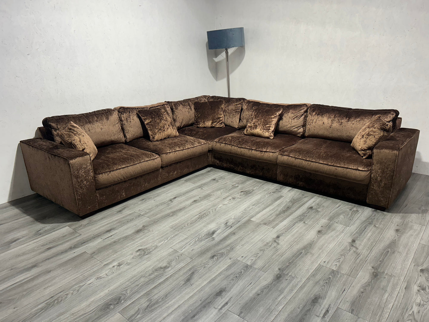 Bruine Velvet Hoekbank ~ Losse Kussens Met Afneembare Hoezen