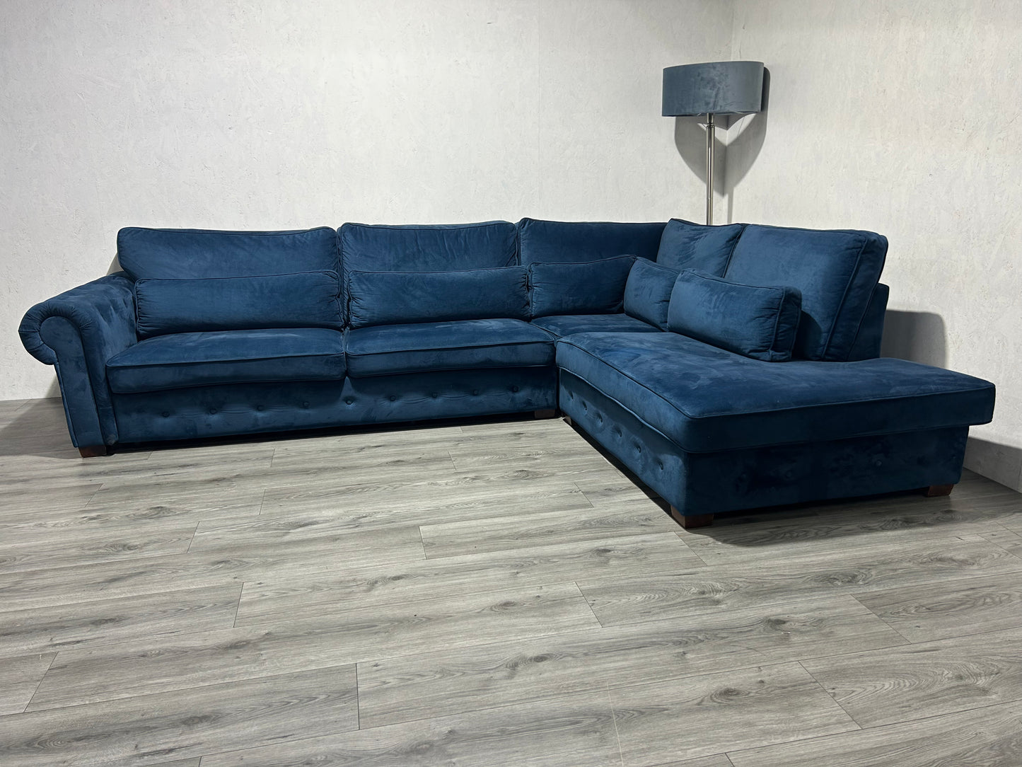 Donker Blauwe Velvet Hoekbank ~ Losse Kussens Met Afneembare Hoezen