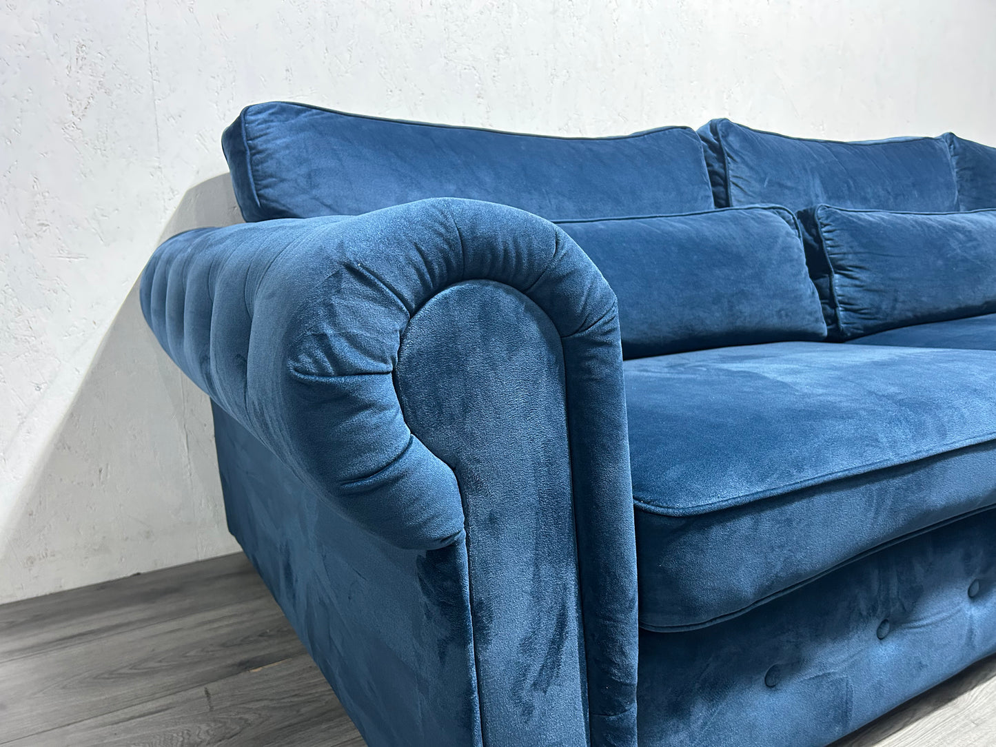 Donker Blauwe Velvet Hoekbank ~ Losse Kussens Met Afneembare Hoezen