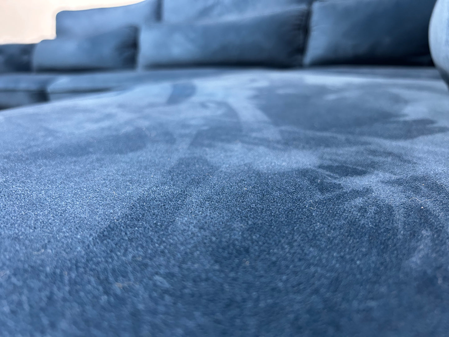 Donker Blauwe Velvet Hoekbank ~ Losse Kussens Met Afneembare Hoezen