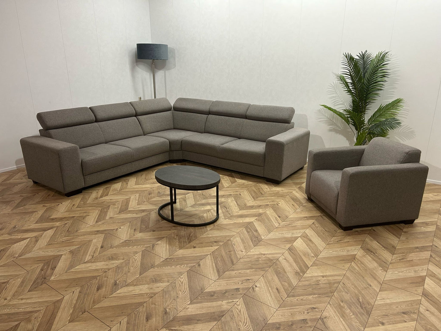 Licht Grijze Hoekbank Inc. Fauteuil ~ Verstelbare Hoofdsteunen