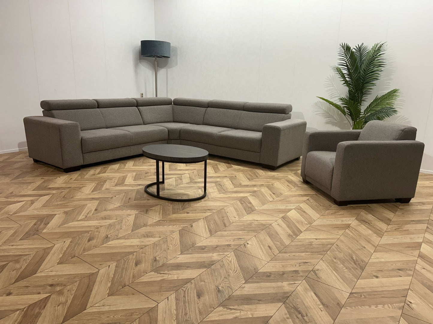 Licht Grijze Hoekbank Inc. Fauteuil ~ Verstelbare Hoofdsteunen