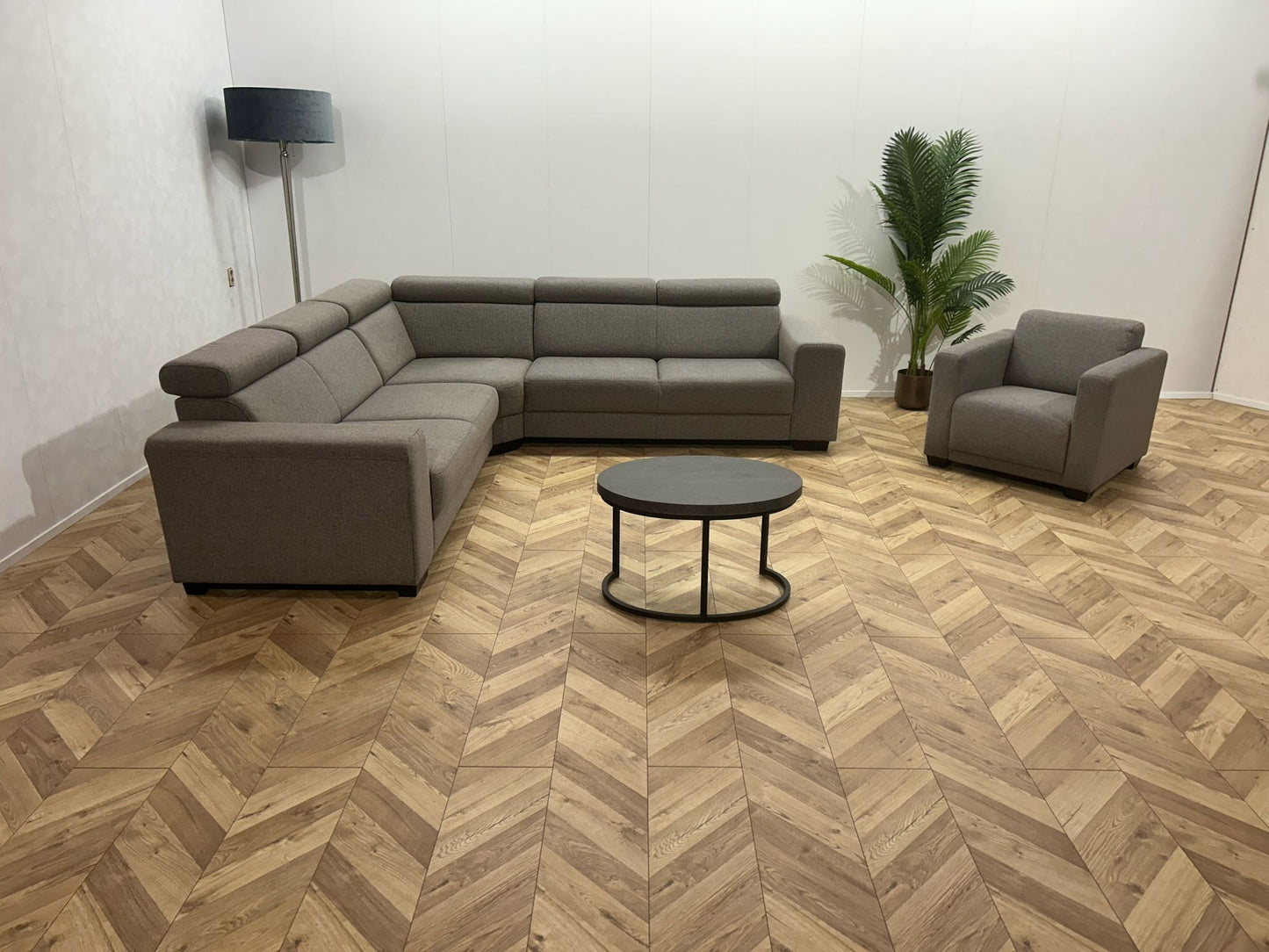 Licht Grijze Hoekbank Inc. Fauteuil ~ Verstelbare Hoofdsteunen