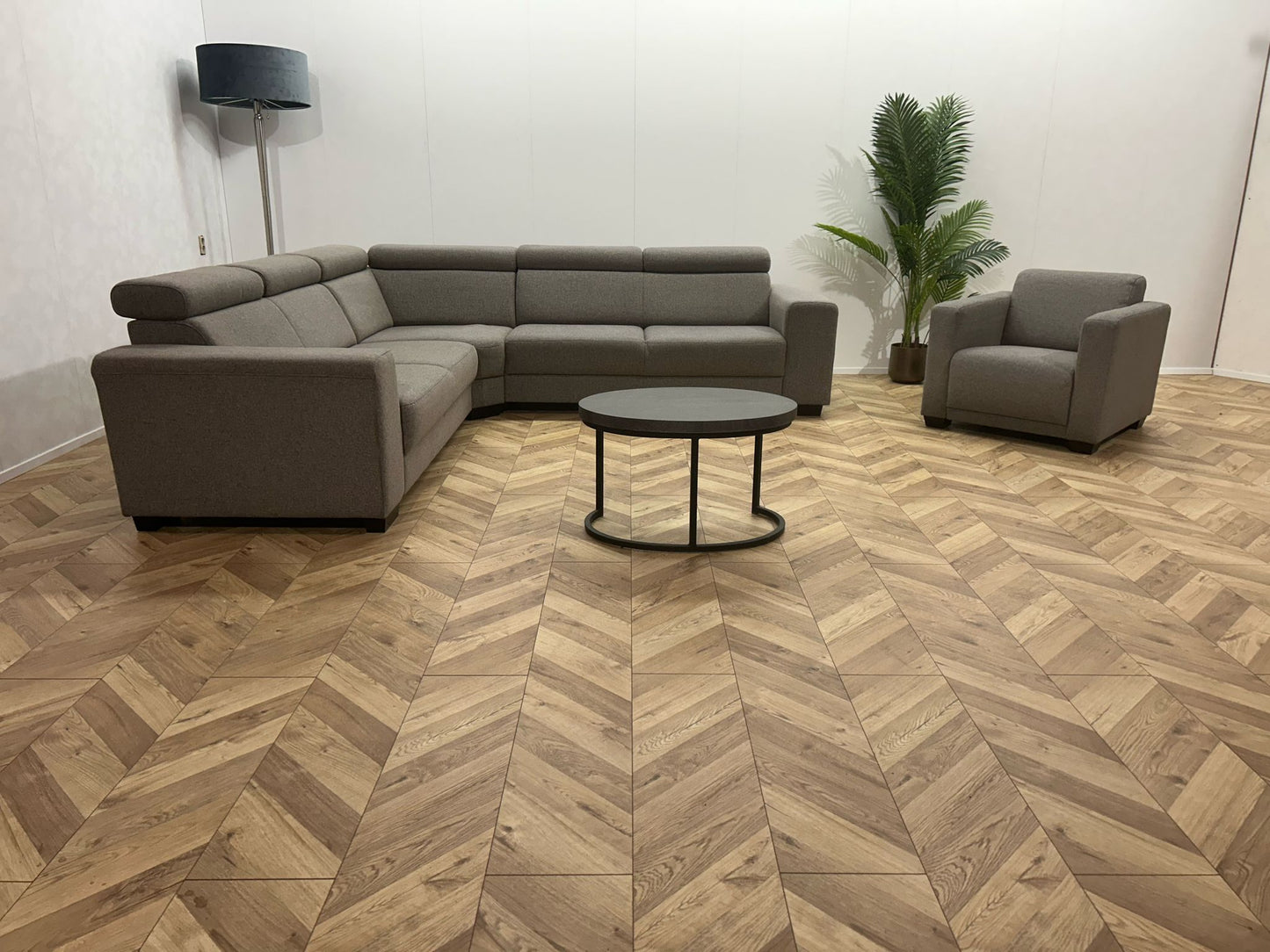Licht Grijze Hoekbank Inc. Fauteuil ~ Verstelbare Hoofdsteunen