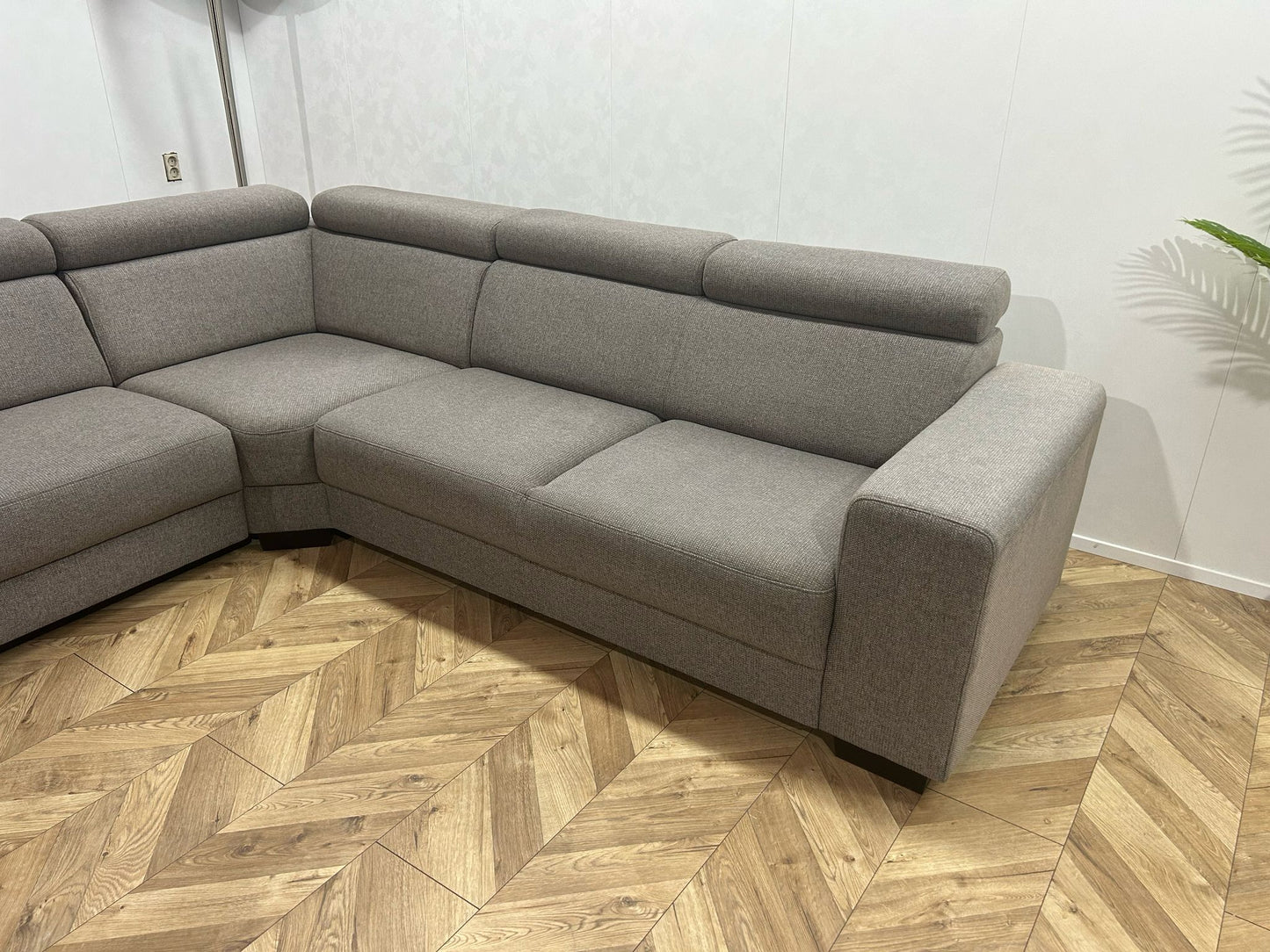 Licht Grijze Hoekbank Inc. Fauteuil ~ Verstelbare Hoofdsteunen
