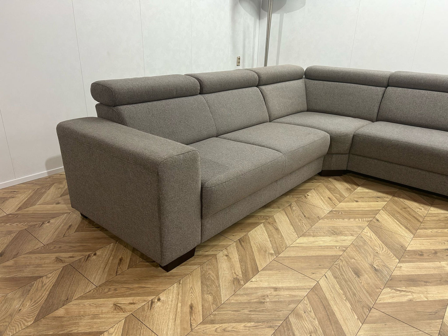 Licht Grijze Hoekbank Inc. Fauteuil ~ Verstelbare Hoofdsteunen