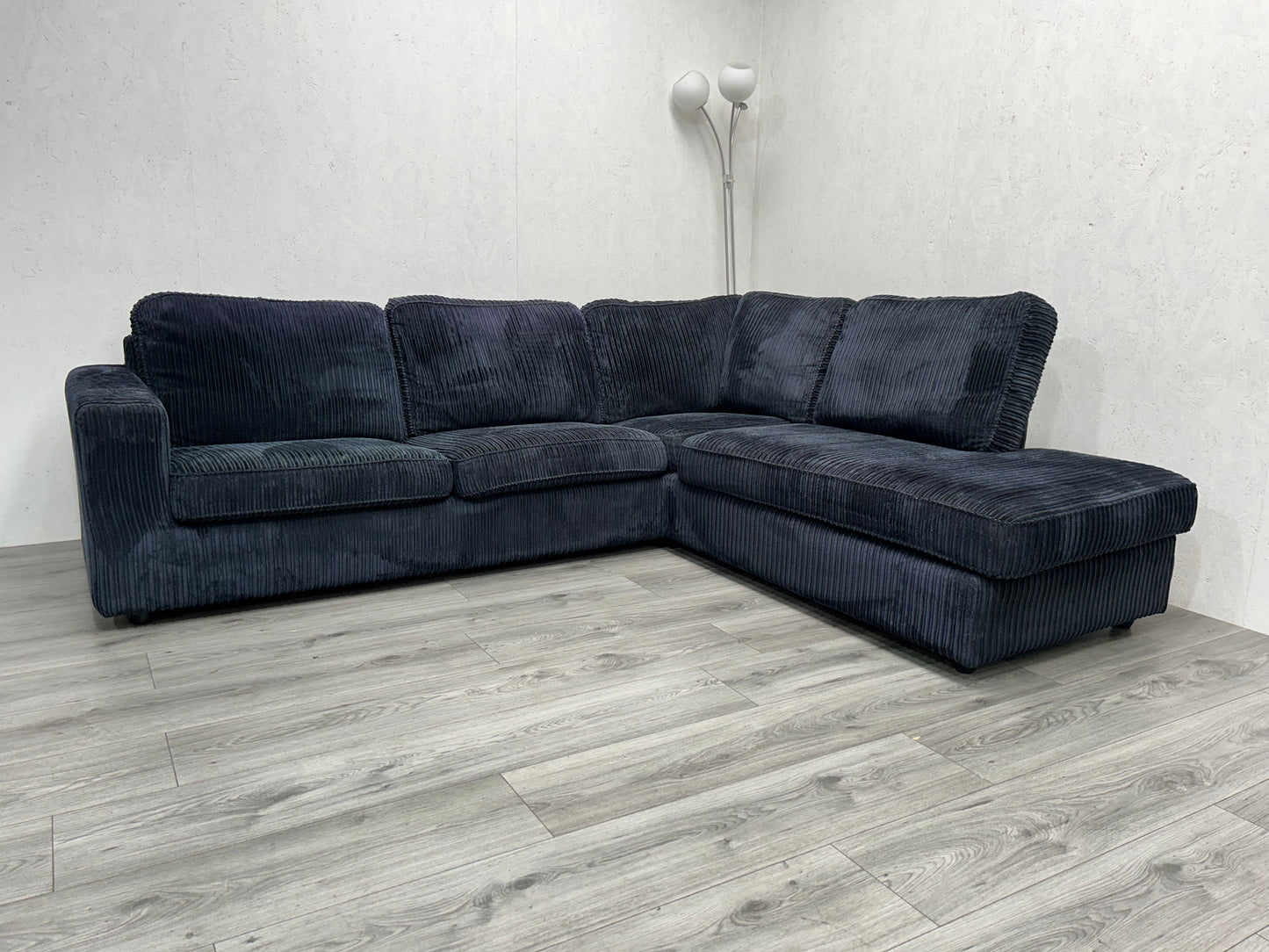 Donker Blauwe Ribstof Hoekbank ~ Nieuwstaat - Banken Bazaar