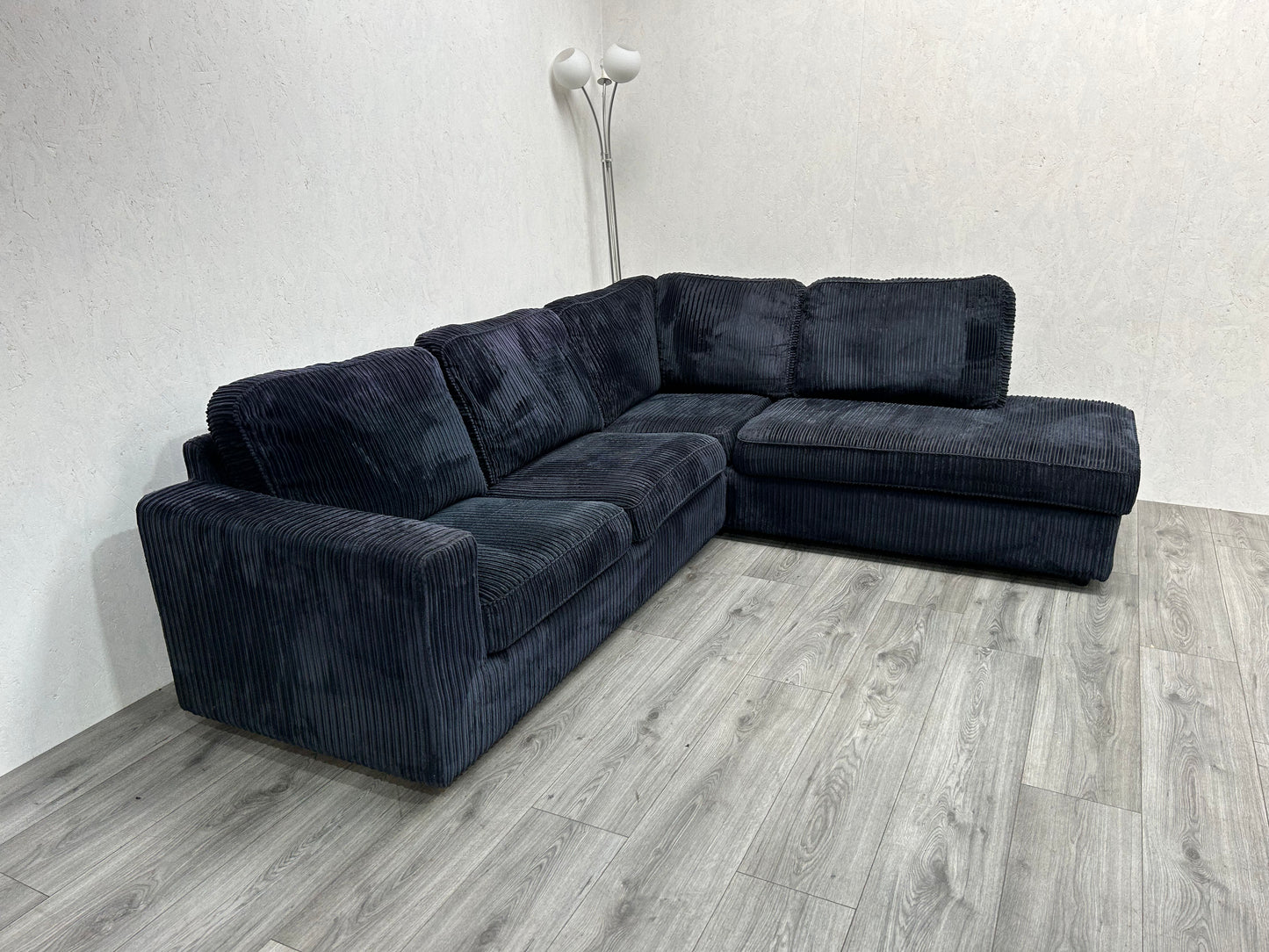 Donker Blauwe Ribstof Hoekbank ~ Nieuwstaat - Banken Bazaar