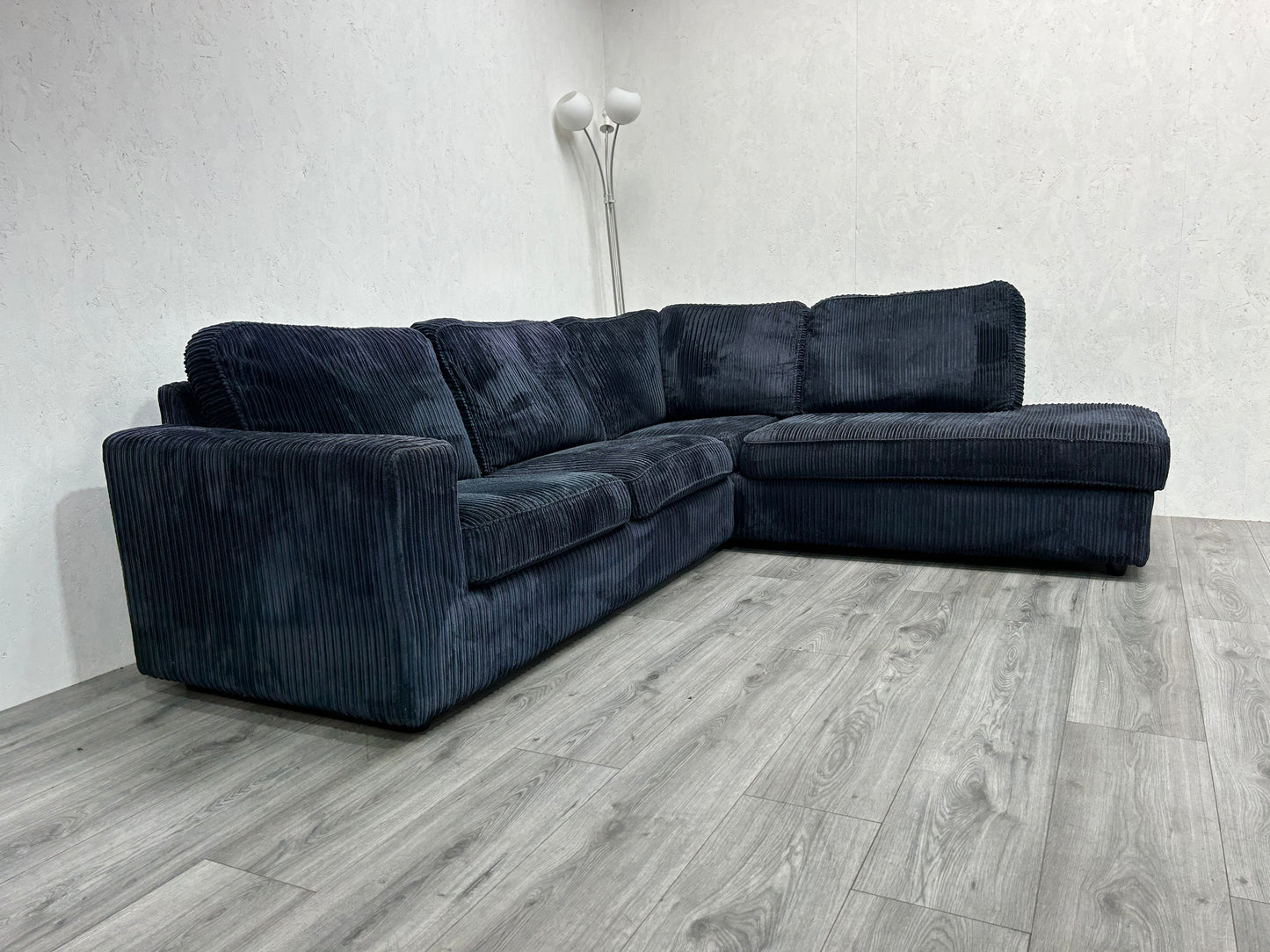 Donker Blauwe Ribstof Hoekbank ~ Nieuwstaat - Banken Bazaar