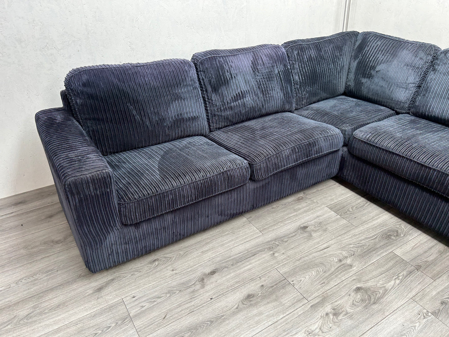 Donker Blauwe Ribstof Hoekbank ~ Nieuwstaat - Banken Bazaar