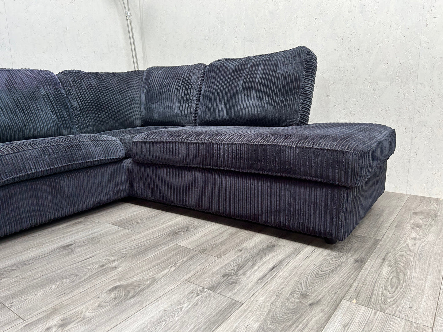 Donker Blauwe Ribstof Hoekbank ~ Nieuwstaat - Banken Bazaar