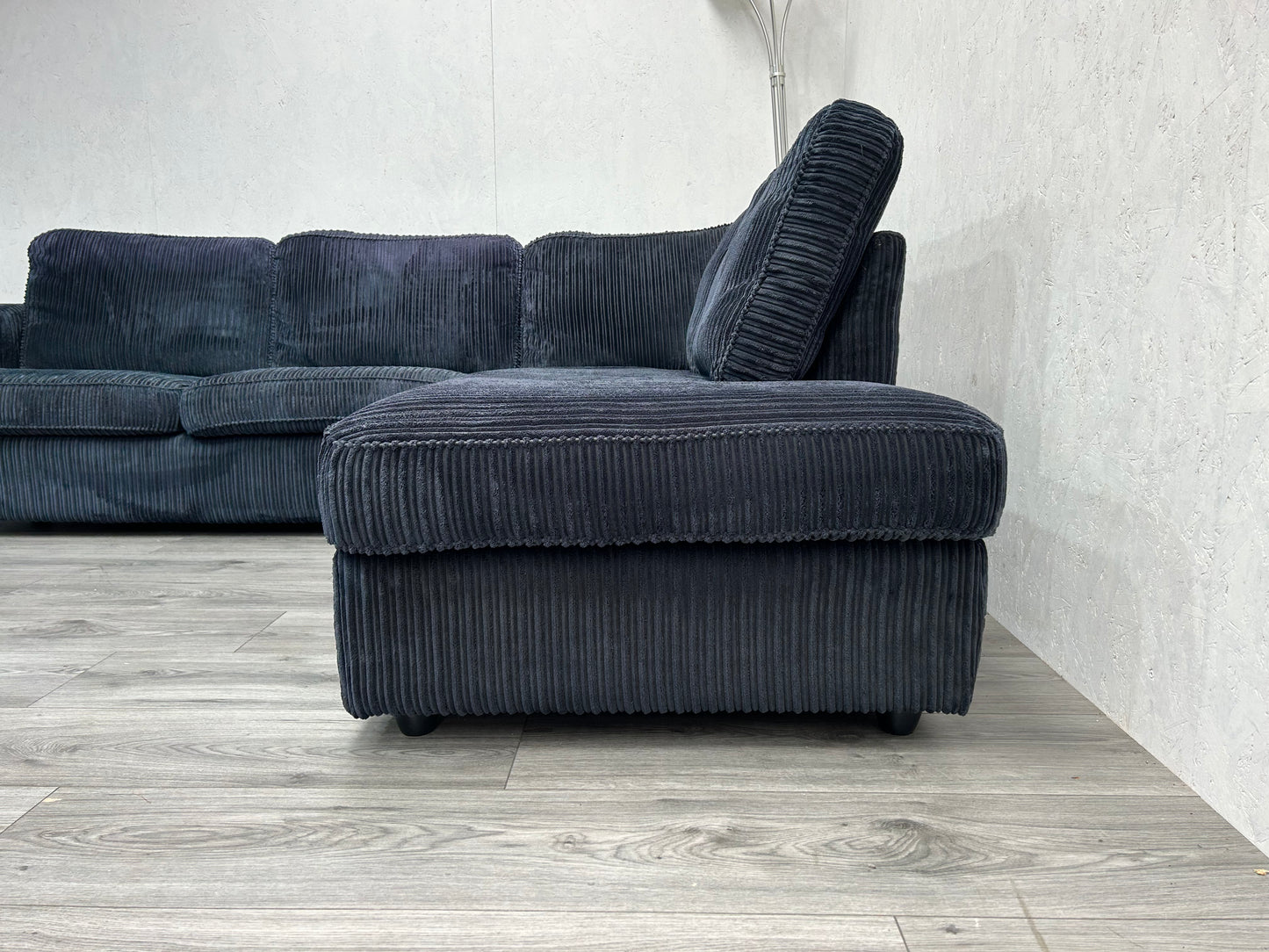 Donker Blauwe Ribstof Hoekbank ~ Nieuwstaat - Banken Bazaar