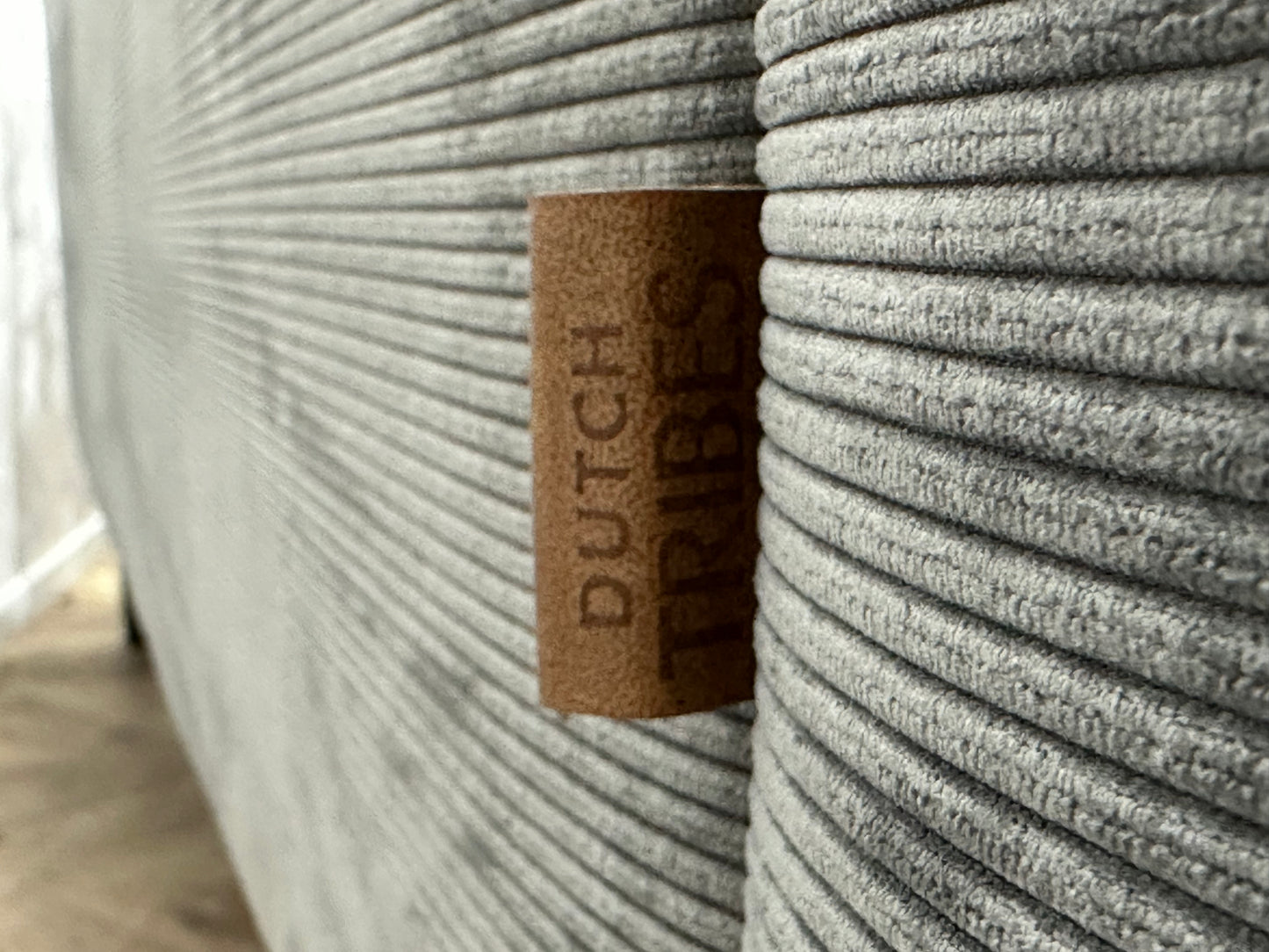 Dutch Tribes Licht Grijze Ribstof Hoekbank ~ Losse Kussens Met Afneembare Hoezen