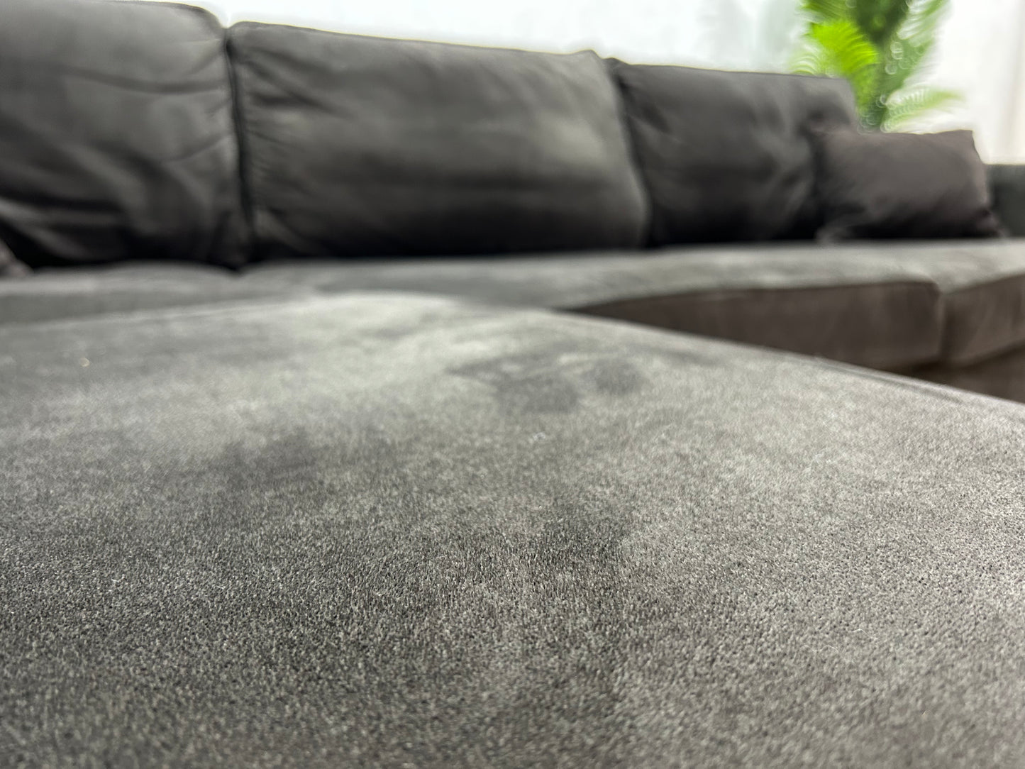 Grijze Velvet Hoekbank ~ Losse Kussens Met Afneembare Hoezen