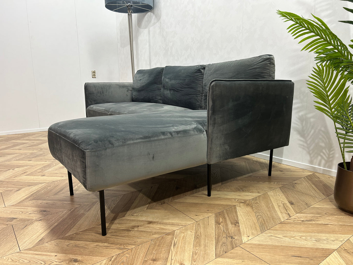 Grijze Velvet Hoekbank ~ Losse Rugkussens Met Afneembare Hoezen