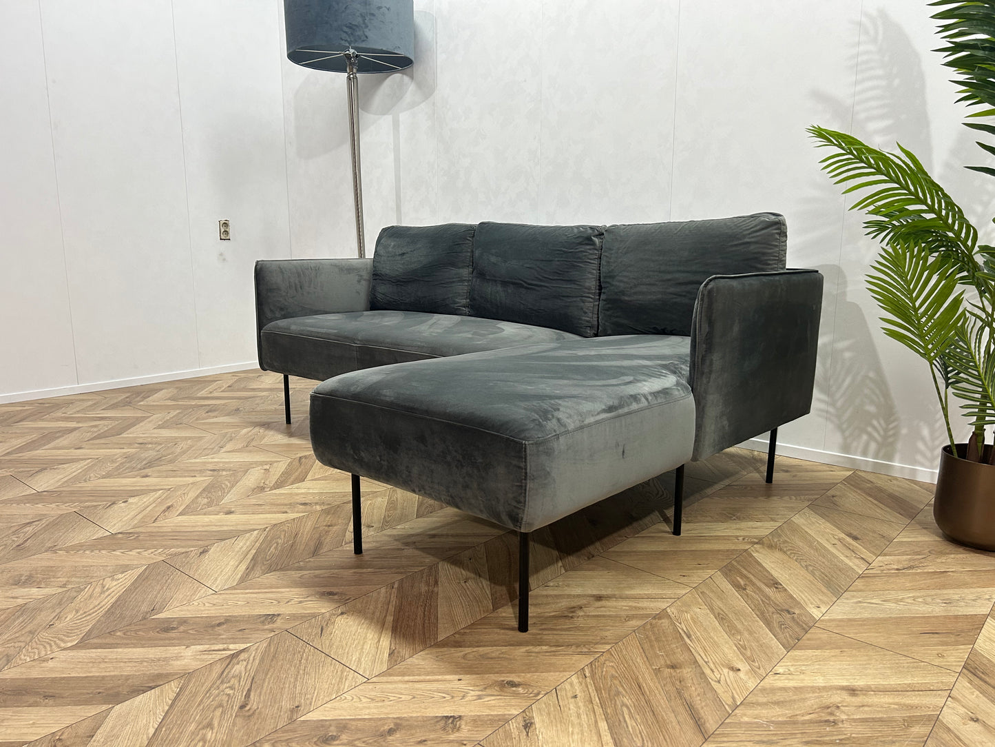Grijze Velvet Hoekbank ~ Losse Rugkussens Met Afneembare Hoezen