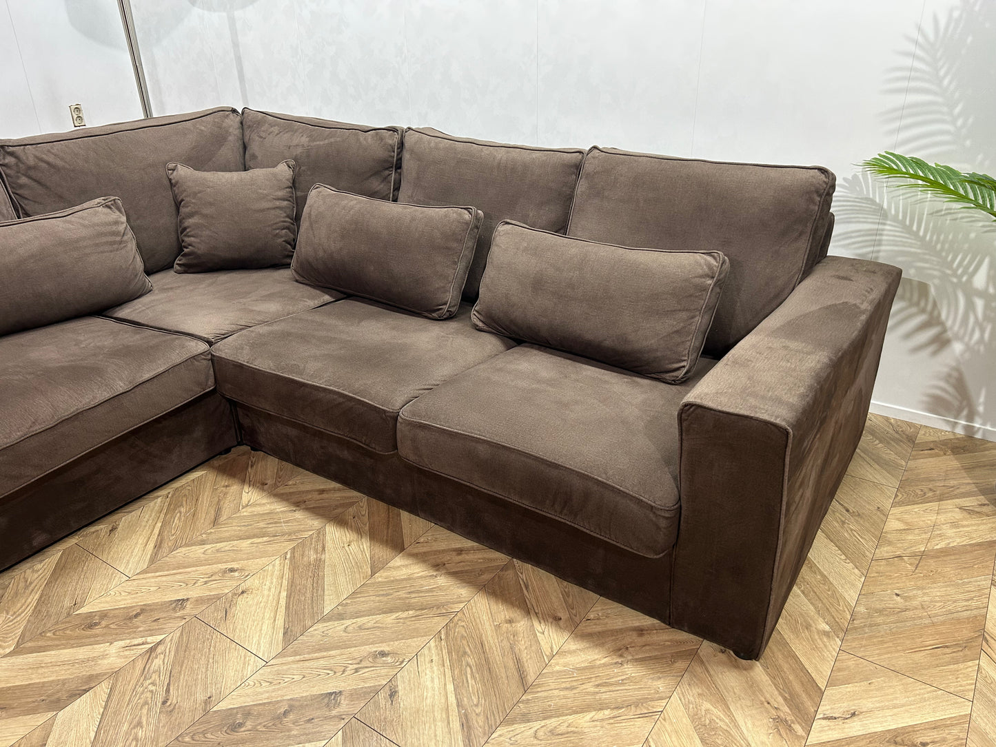 Bruine Velvet Hoekbank ~ Losse Kussens Met Afneembare Hoezen