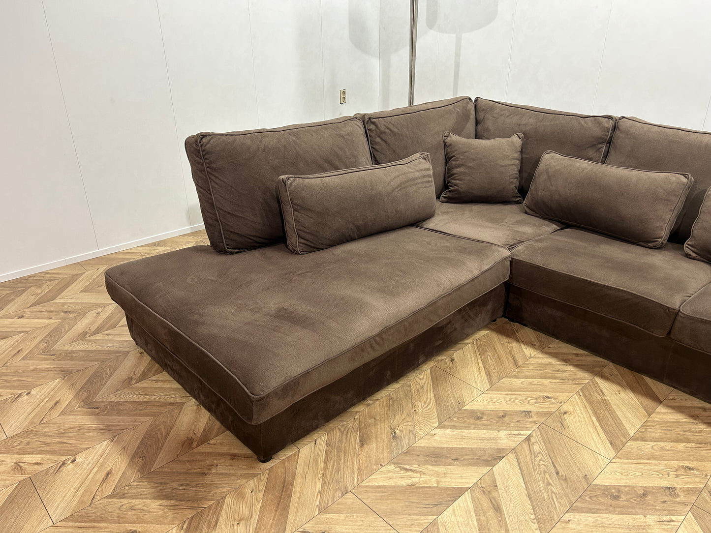 Bruine Velvet Hoekbank ~ Losse Kussens Met Afneembare Hoezen