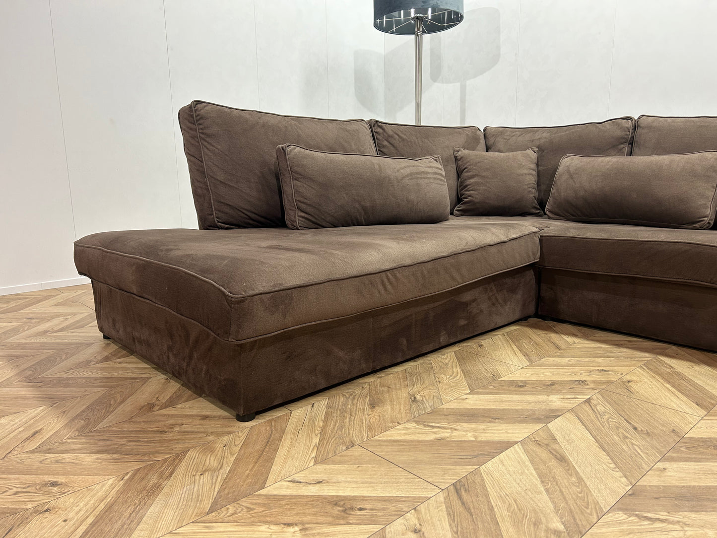Bruine Velvet Hoekbank ~ Losse Kussens Met Afneembare Hoezen