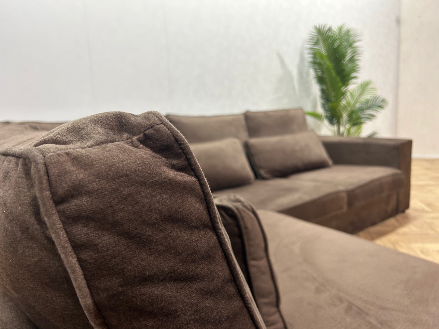 Bruine Velvet Hoekbank ~ Losse Kussens Met Afneembare Hoezen