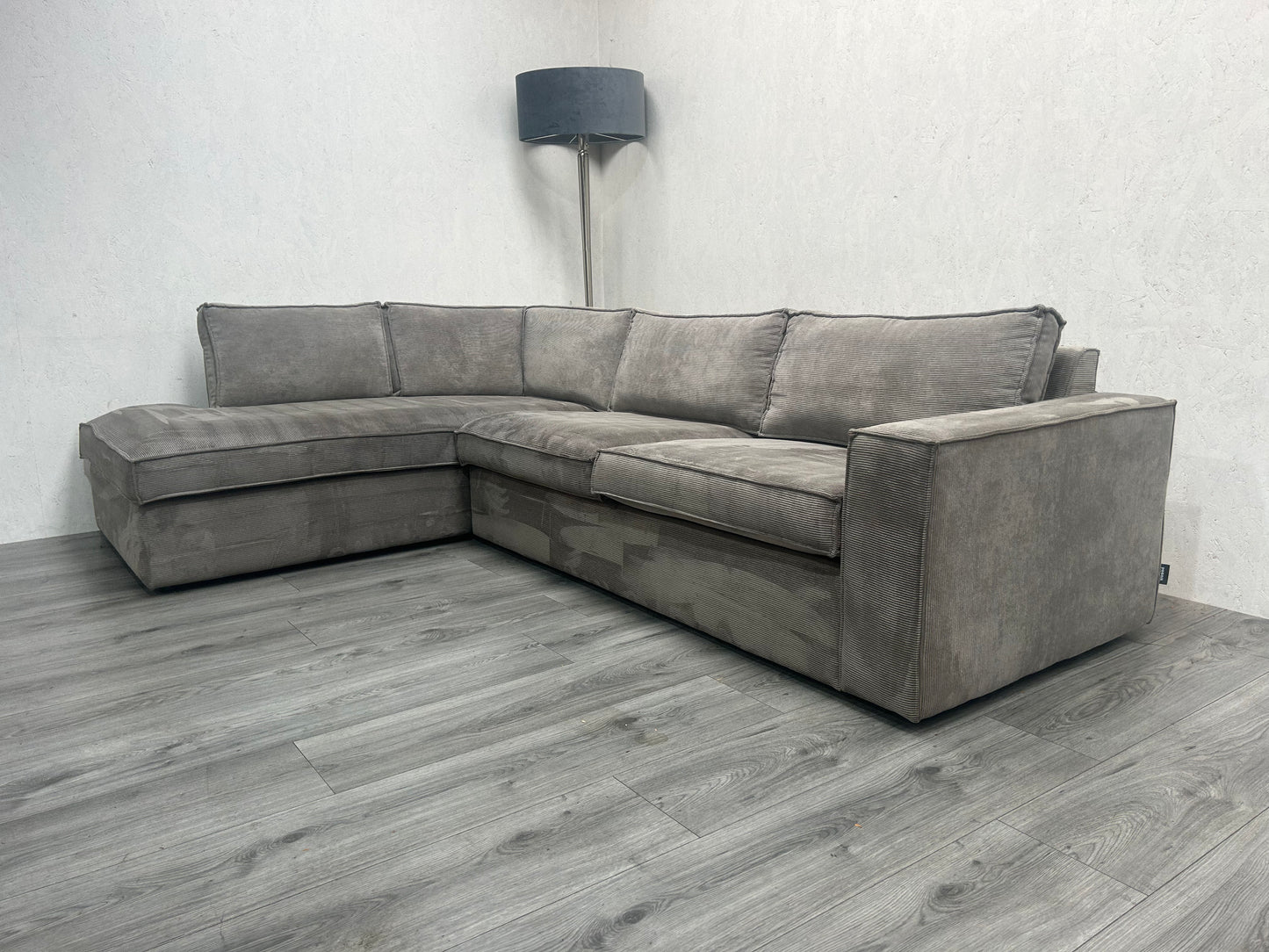 WOOD Licht Grijze Ribstof Hoekbank ~ Nieuwstaat - Banken Bazaar