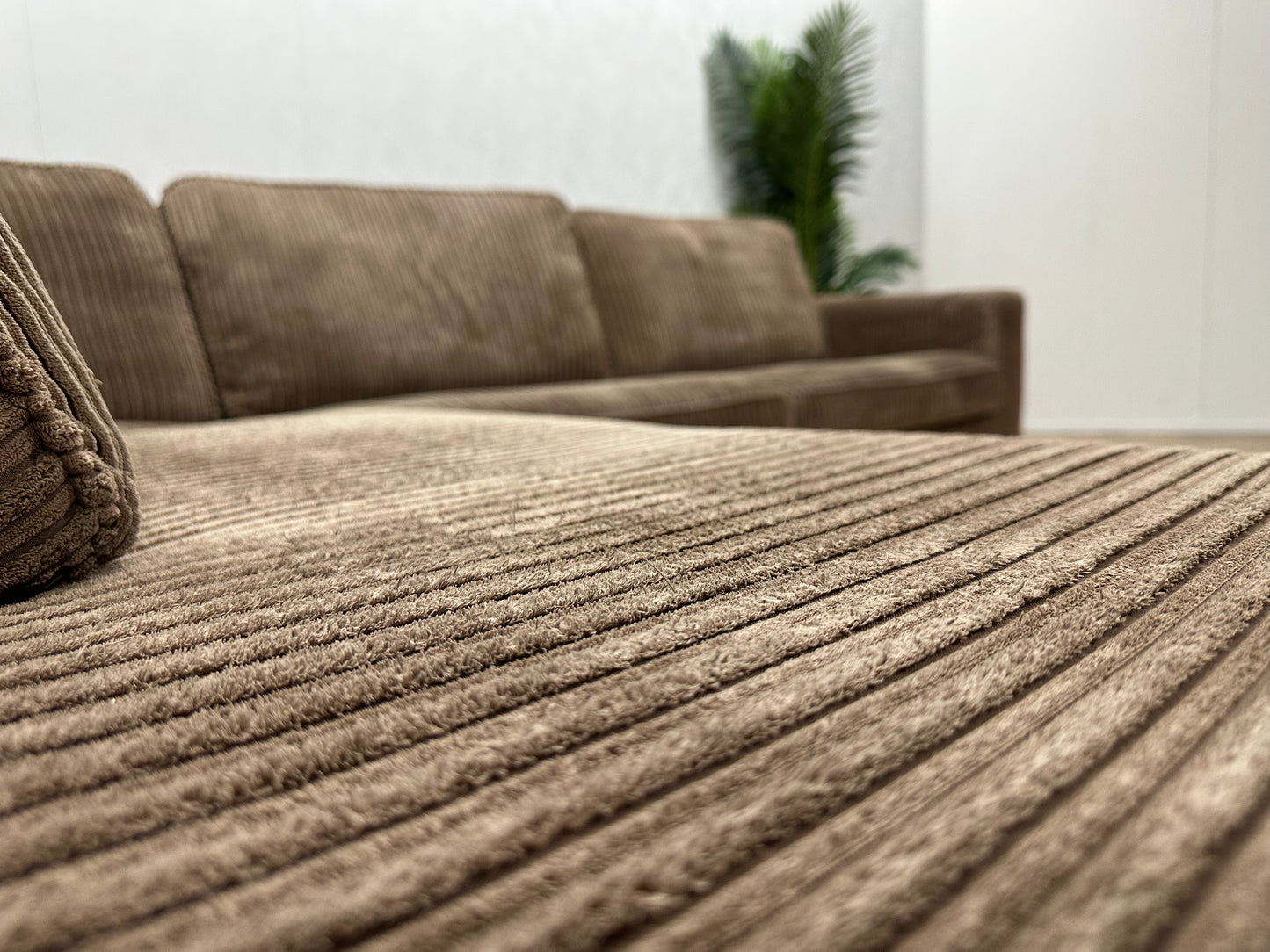 Licht Bruine Ribstof Hoekbank ~ Losse Kussens Met Afneembare Hoezen