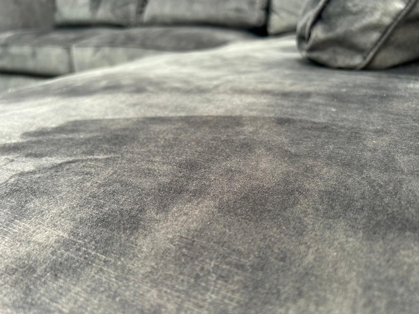 Velvet Antraciet Hoekbank ~ Losse Kussens Met Afneembare Hoezen ~ Nieuwstaat - Banken Bazaar