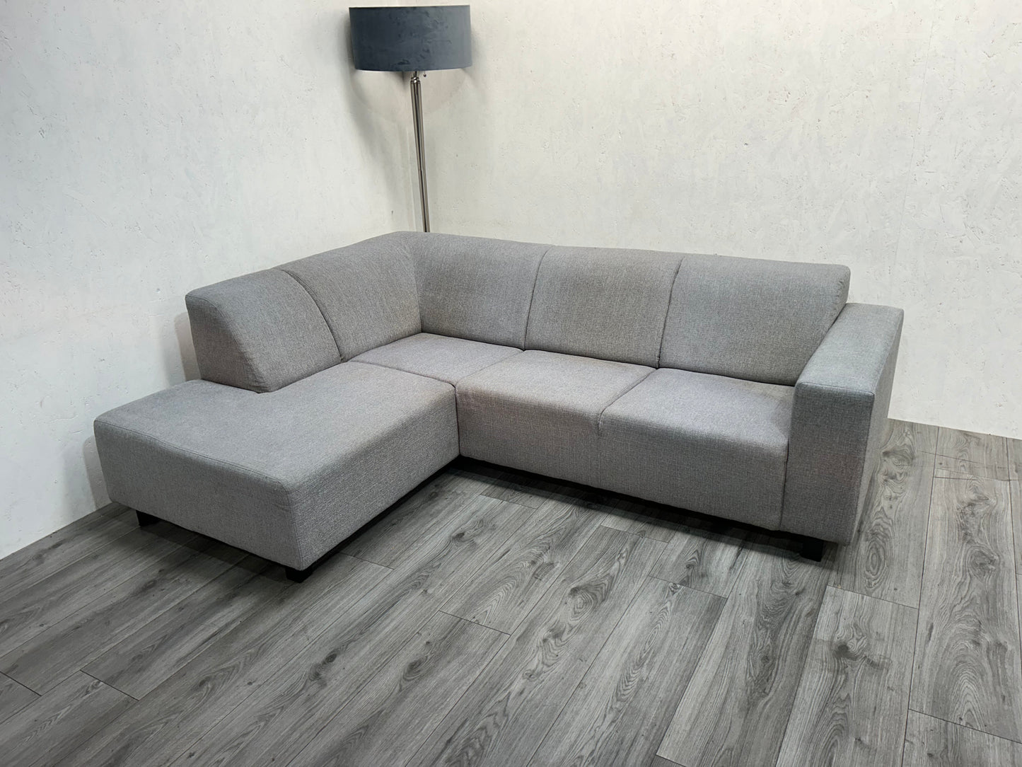 Licht Grijze Hoekbank ~ Vaste Kussens - Banken Bazaar