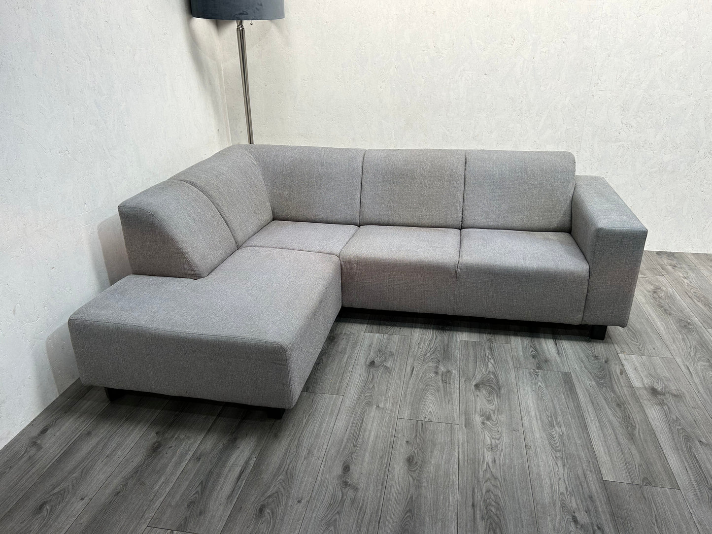 Licht Grijze Hoekbank ~ Vaste Kussens - Banken Bazaar