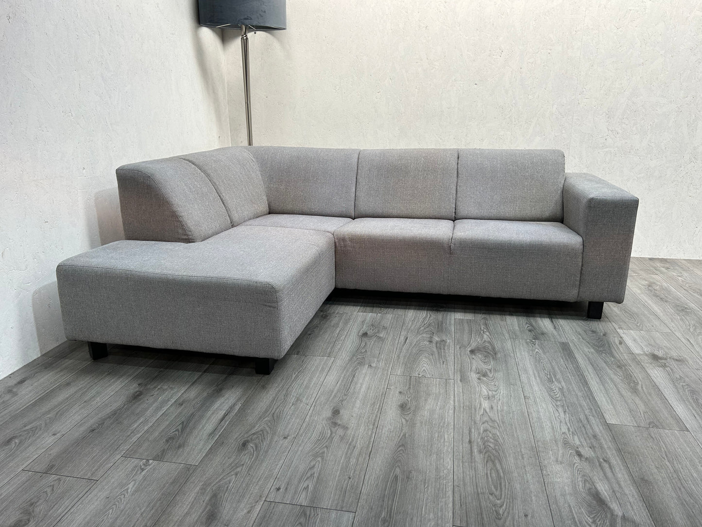 Licht Grijze Hoekbank ~ Vaste Kussens - Banken Bazaar