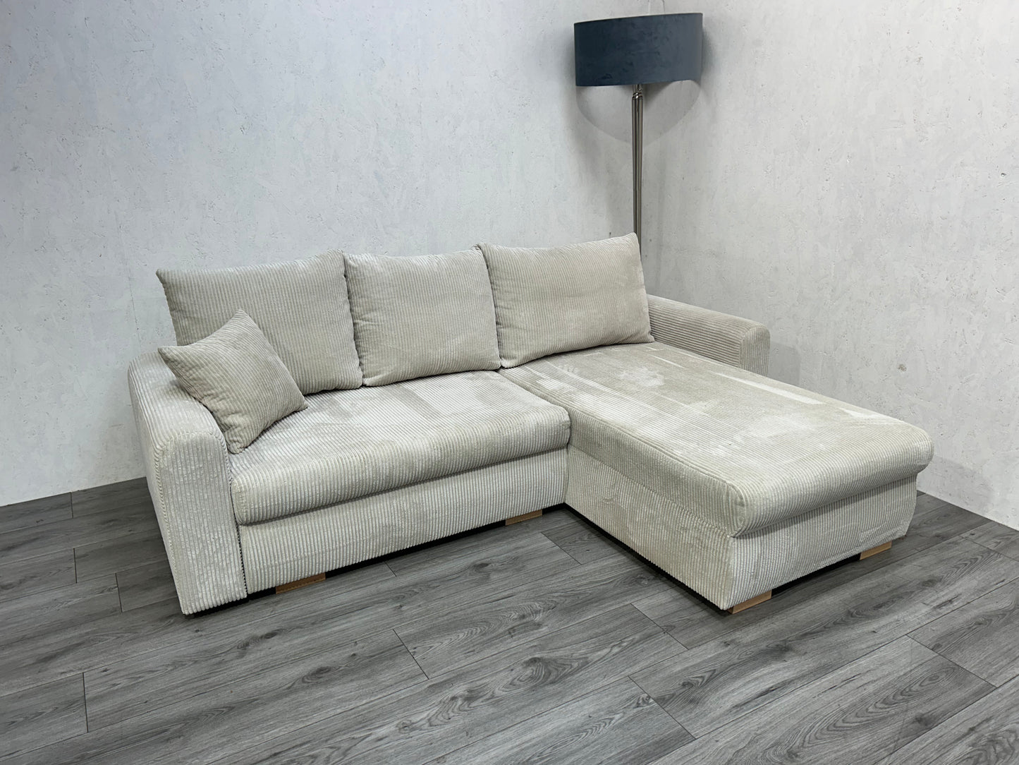 Beige Ribstof Hoekbank Met Slaapfunctie ~ Nieuwstaat - Banken Bazaar
