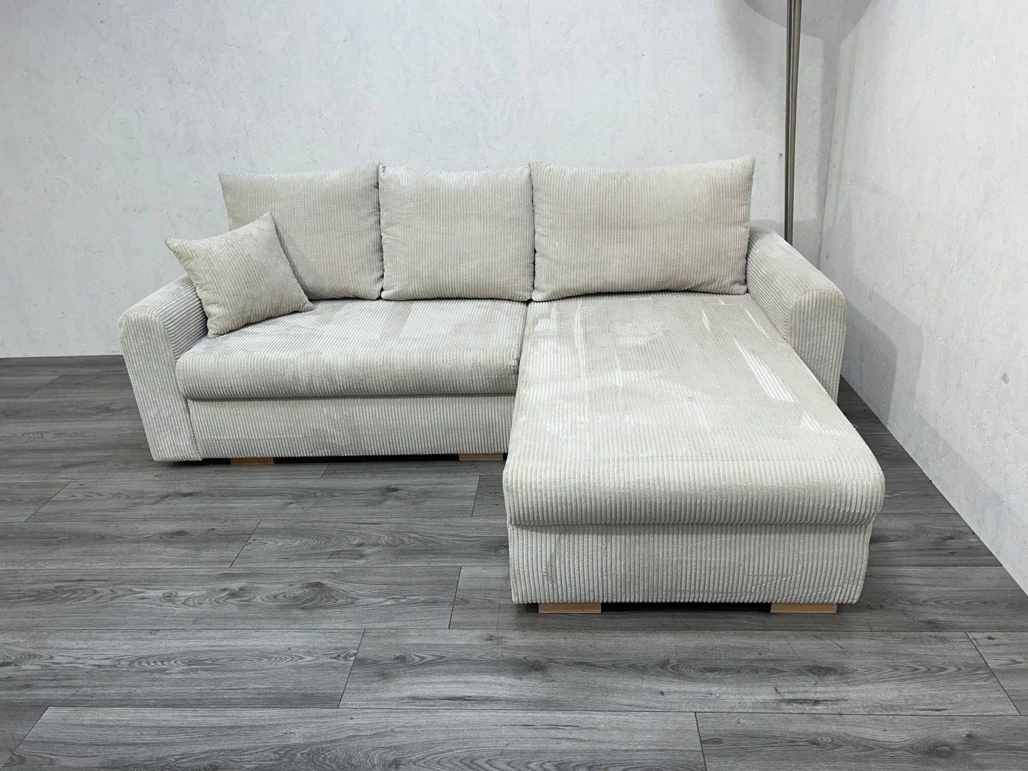Beige Ribstof Hoekbank Met Slaapfunctie ~ Nieuwstaat - Banken Bazaar