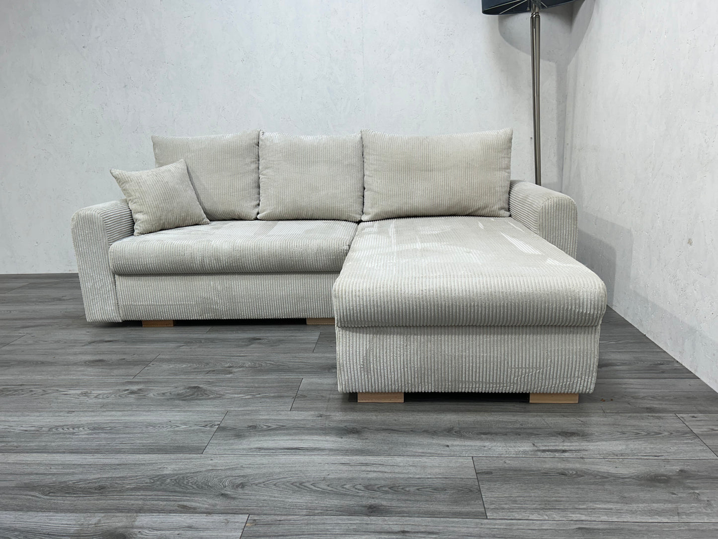 Beige Ribstof Hoekbank Met Slaapfunctie ~ Nieuwstaat - Banken Bazaar