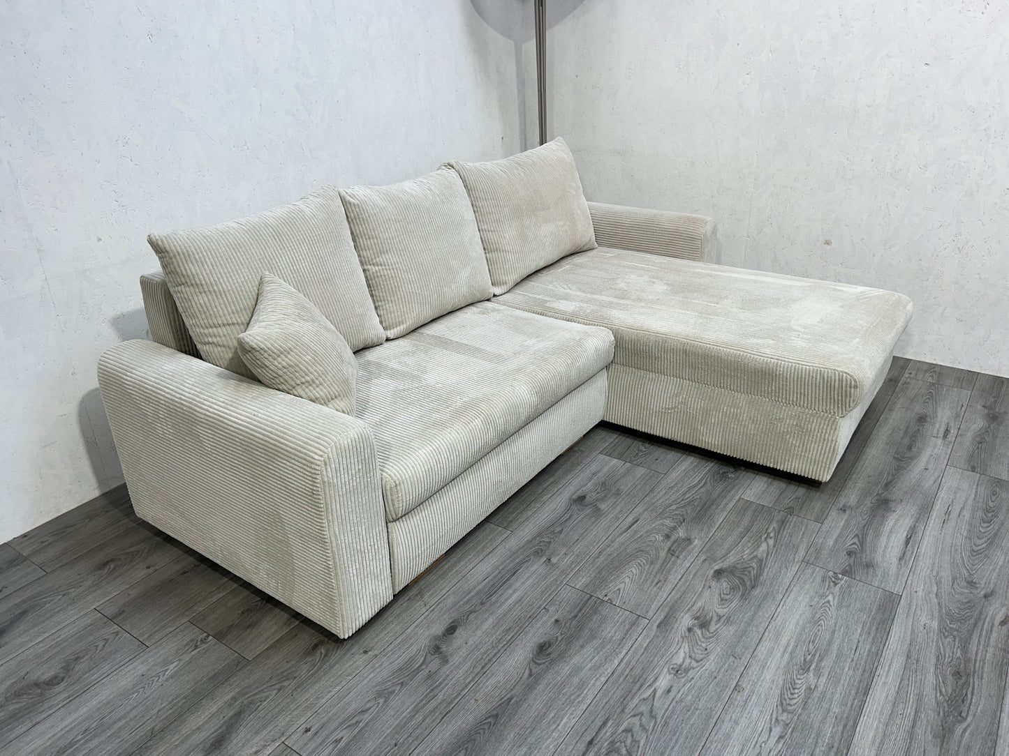 Beige Ribstof Hoekbank Met Slaapfunctie ~ Nieuwstaat - Banken Bazaar