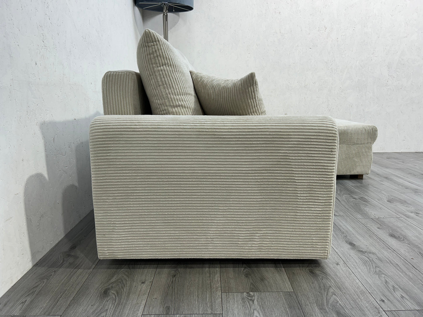 Beige Ribstof Hoekbank Met Slaapfunctie ~ Nieuwstaat - Banken Bazaar