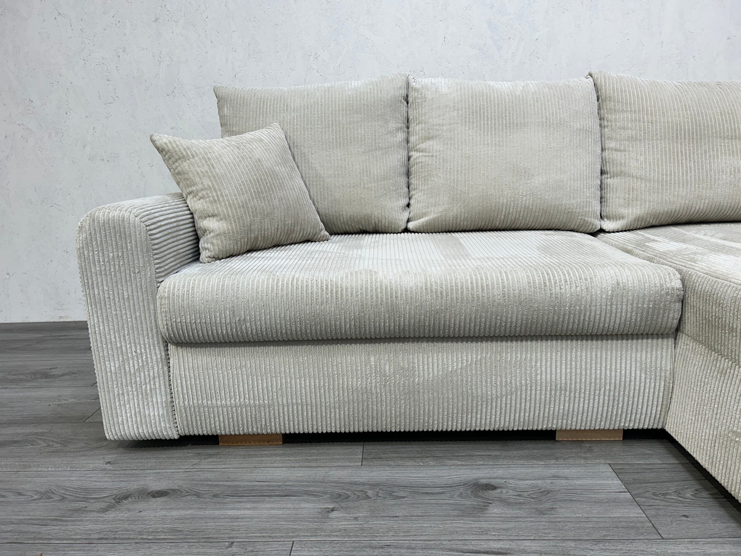 Beige Ribstof Hoekbank Met Slaapfunctie ~ Nieuwstaat - Banken Bazaar