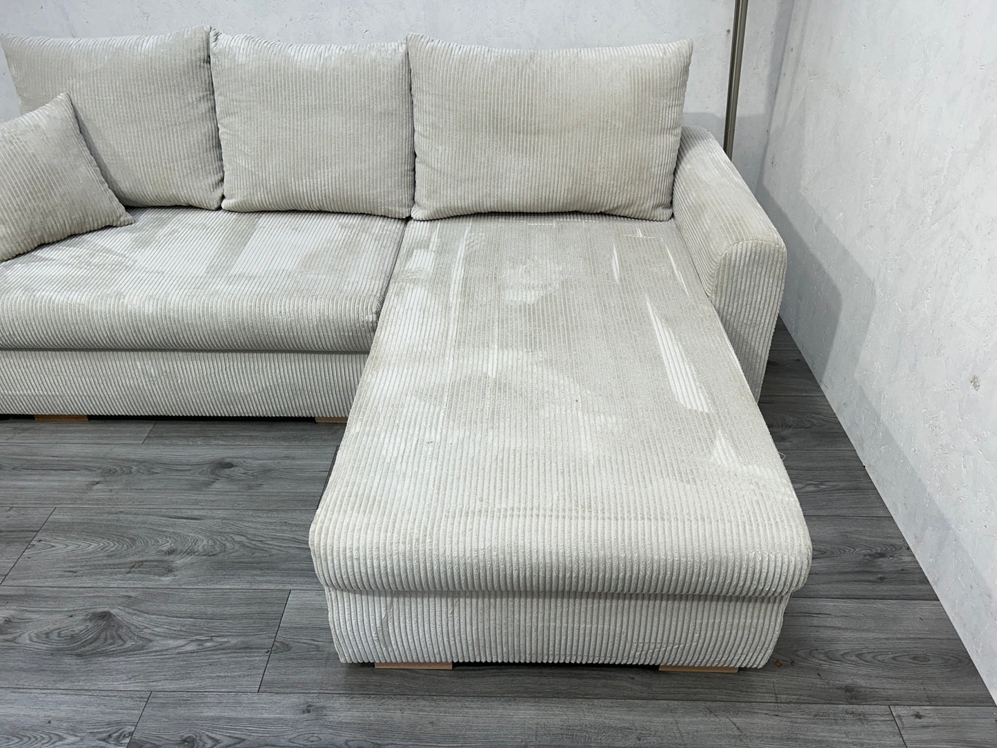 Beige Ribstof Hoekbank Met Slaapfunctie ~ Nieuwstaat - Banken Bazaar
