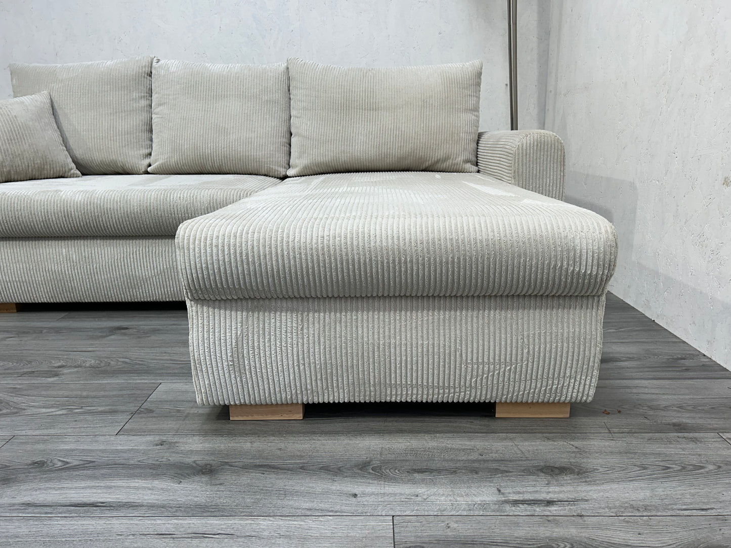 Beige Ribstof Hoekbank Met Slaapfunctie ~ Nieuwstaat - Banken Bazaar