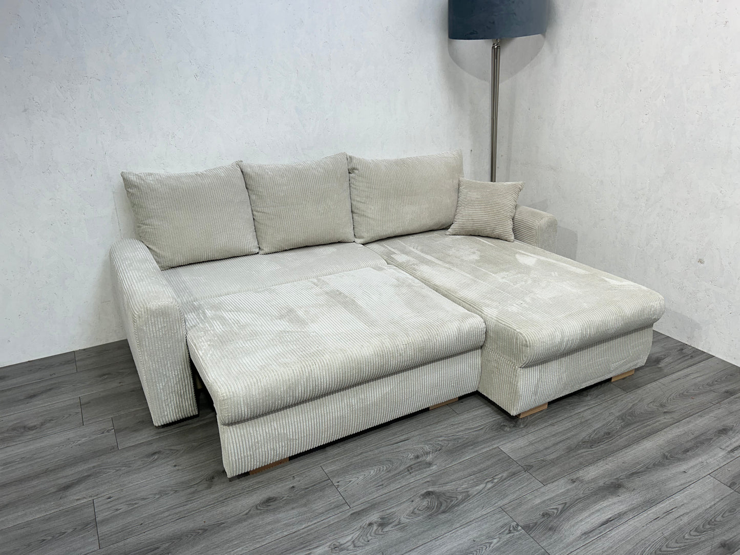 Beige Ribstof Hoekbank Met Slaapfunctie ~ Nieuwstaat - Banken Bazaar