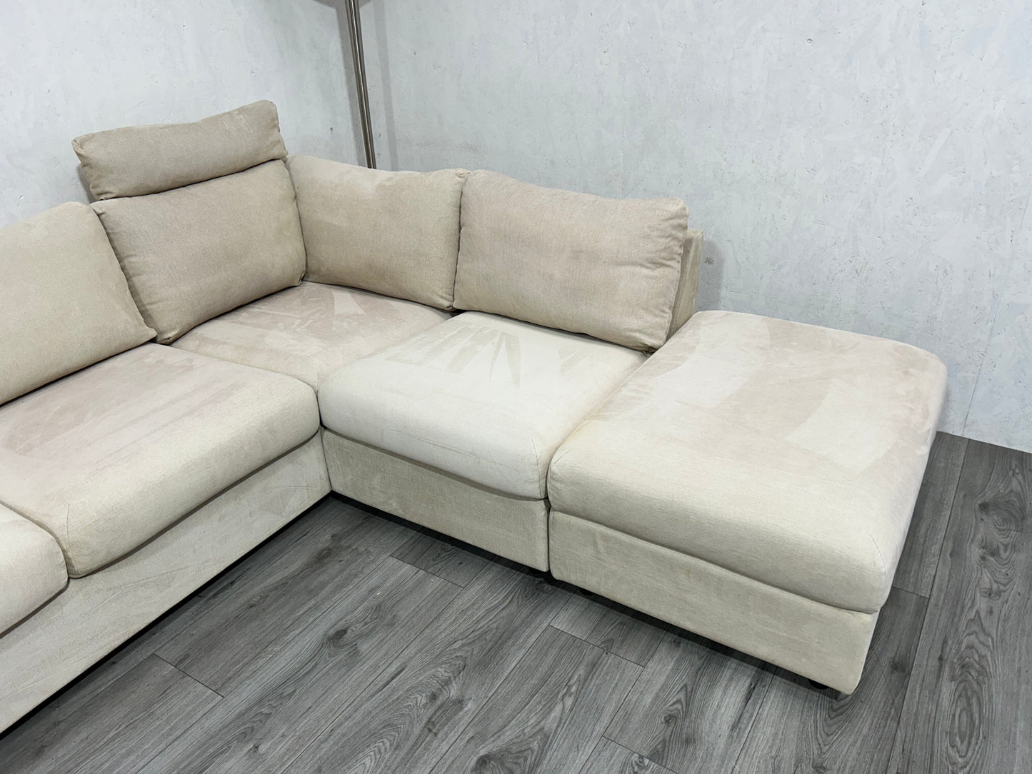 Beige Hoekbank ~ Losse Kussens Met Afritsbare Hoezen - Banken Bazaar