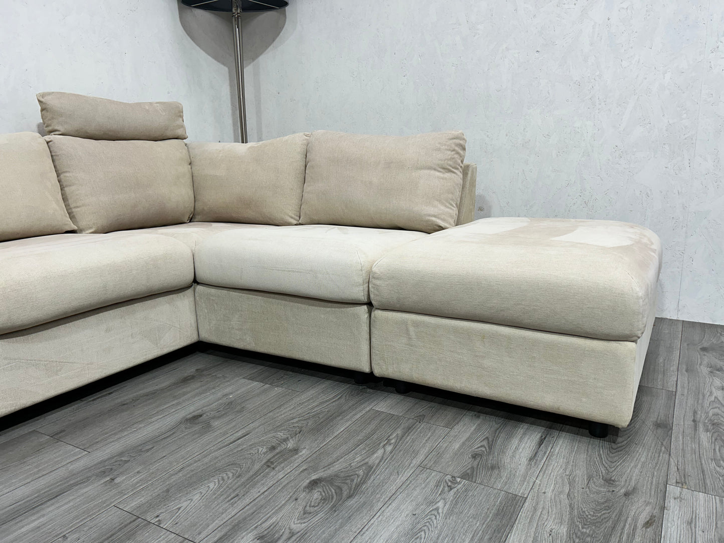 Beige Hoekbank ~ Losse Kussens Met Afritsbare Hoezen - Banken Bazaar