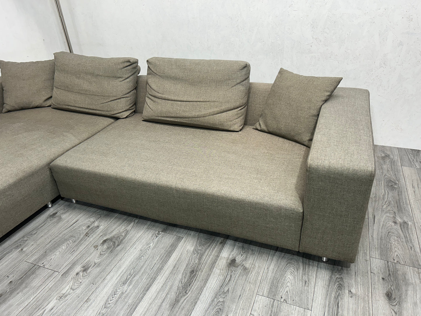 Licht Bruine Design Hoekbank ~ Losse Rugkussens Met Afneembare Hoezen - Banken Bazaar