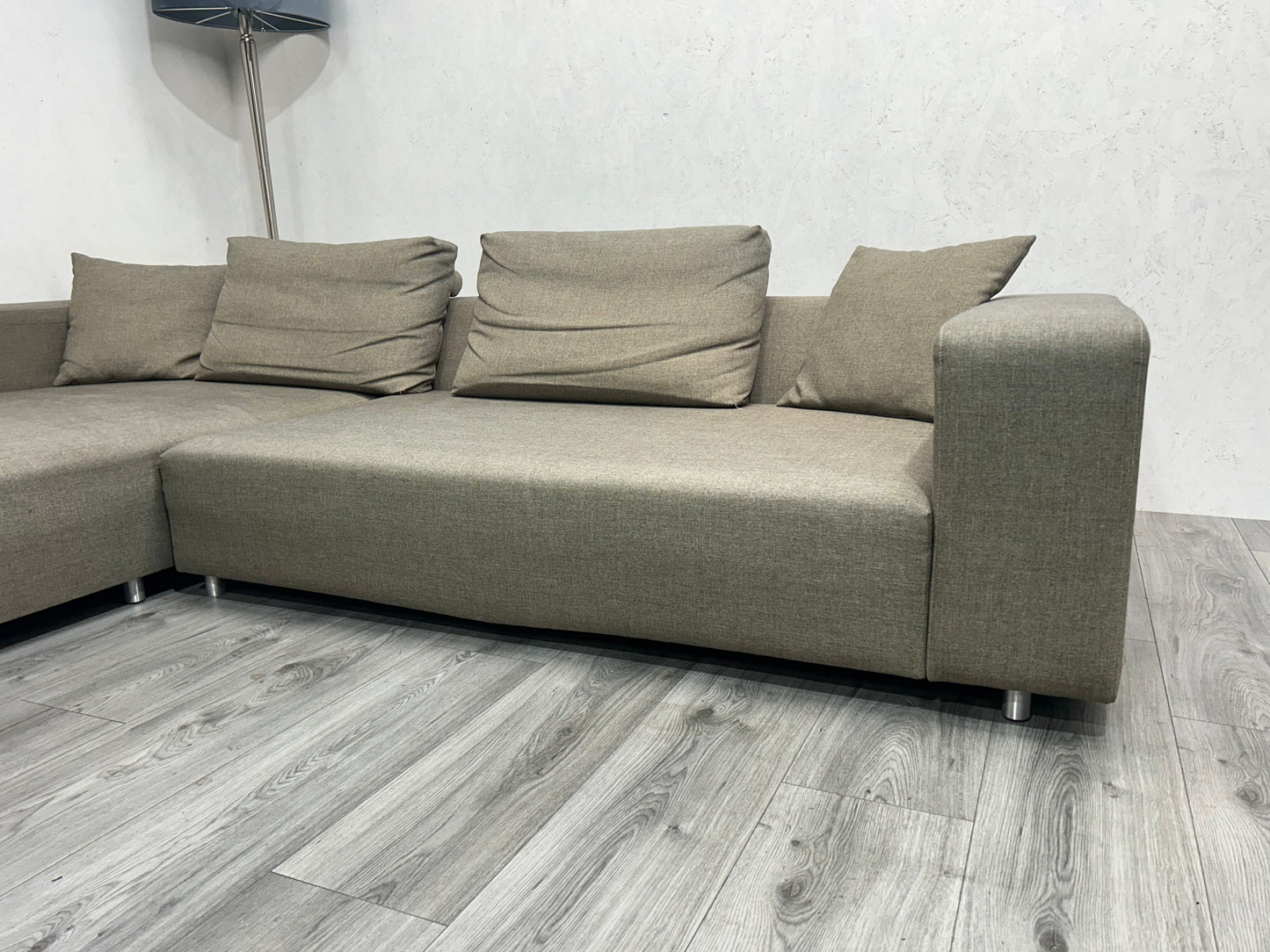 Licht Bruine Design Hoekbank ~ Losse Rugkussens Met Afneembare Hoezen - Banken Bazaar