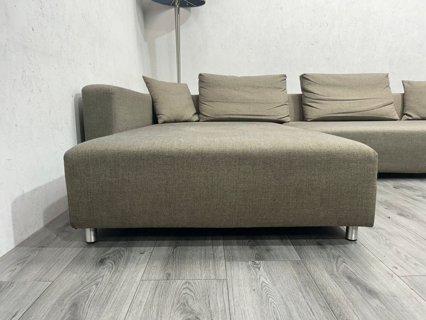 Licht Bruine Design Hoekbank ~ Losse Rugkussens Met Afneembare Hoezen - Banken Bazaar