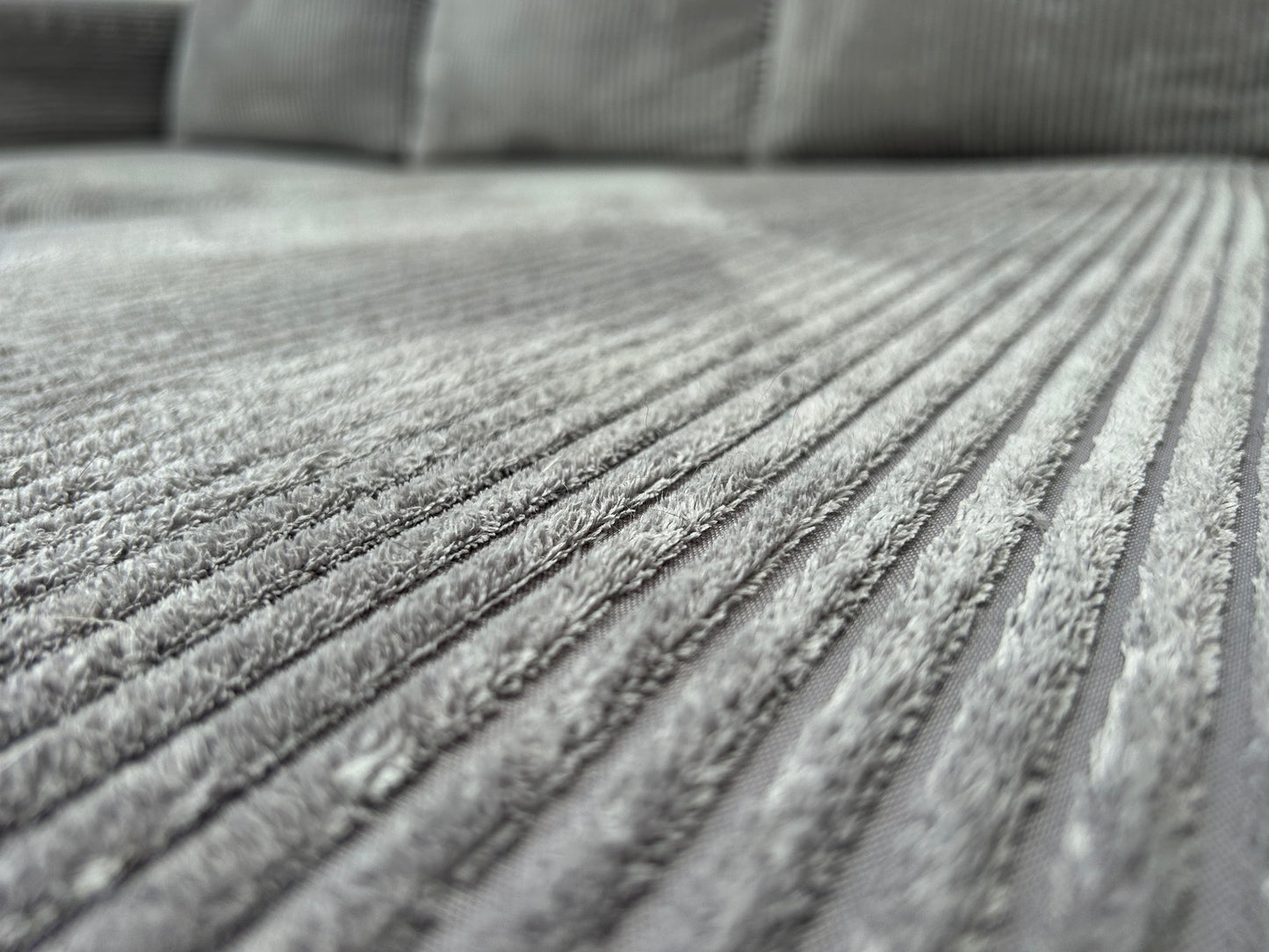 Licht Grijze Ribstof Hoekbank ~ Meerdere Opstellingen Mogelijk ~ Nieuwstaat - Banken Bazaar