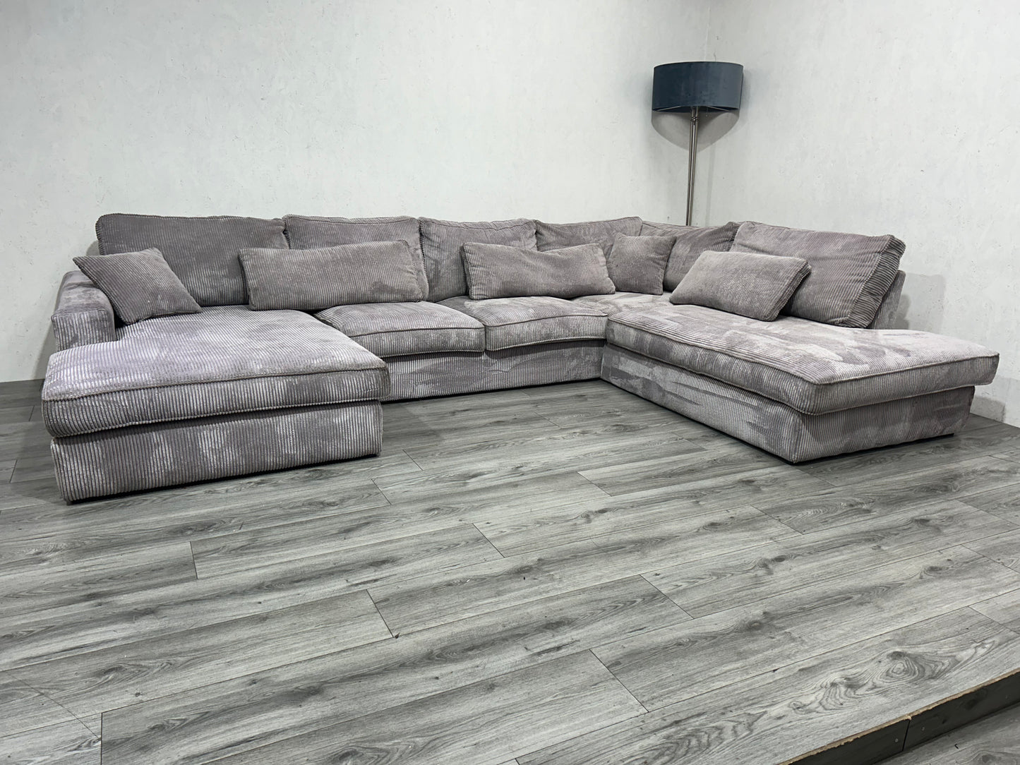 Licht Grijze Ribstof U Bank ~ Losse Kussens Met Afneembare Hoezen - Banken Bazaar