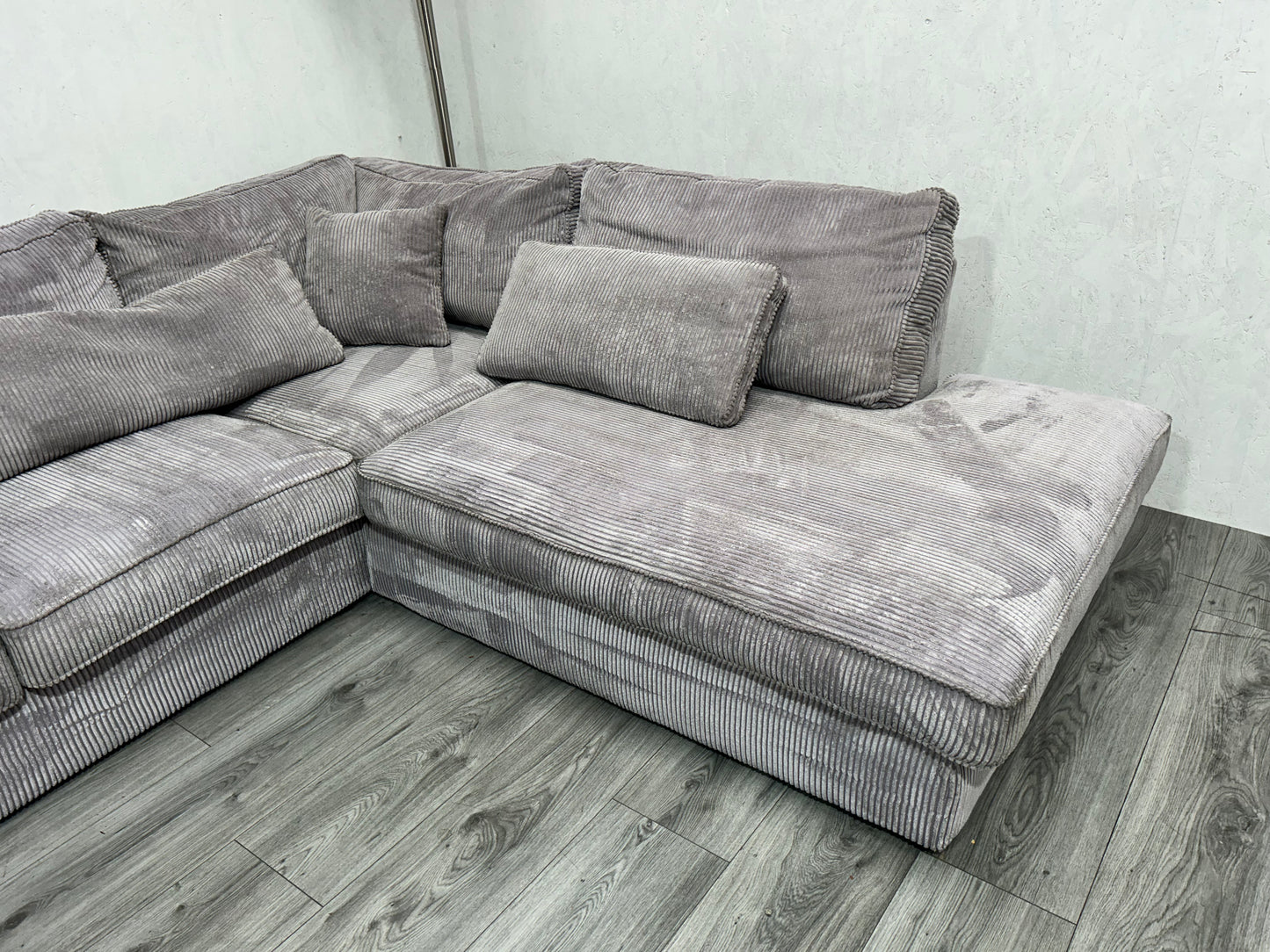 Licht Grijze Ribstof U Bank ~ Losse Kussens Met Afneembare Hoezen - Banken Bazaar