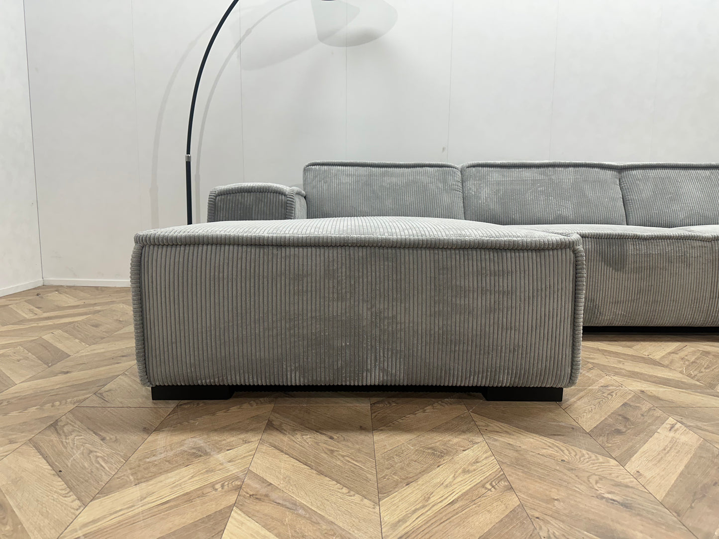 !Showroom Model! Licht Grijze Ribstof Hoekbank